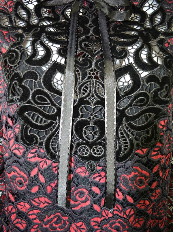 Платье Maria Grazia Severi черно-красное из хлопкового кружева воротник с завязками на ленте с велюровой вышивкой на груди