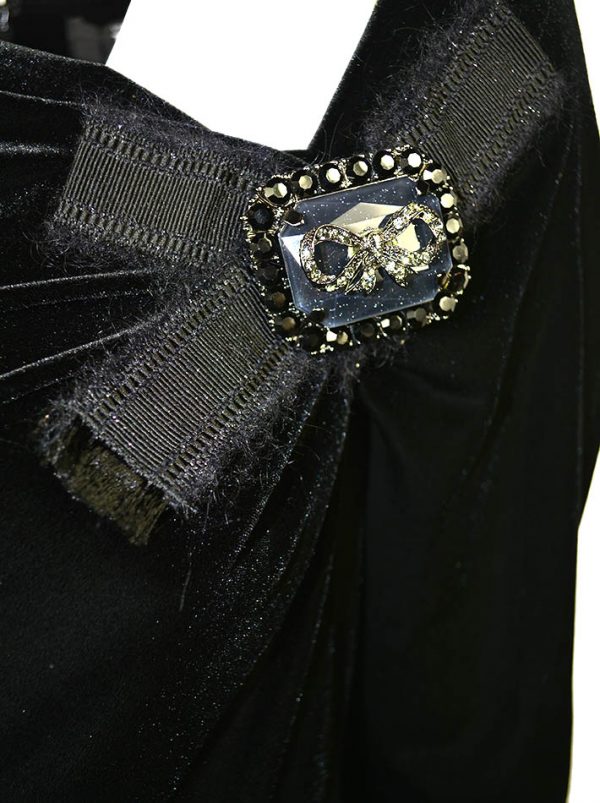 Платье VDP черное бархатное с бантиком-брошью по линии низа гипюровая вставка