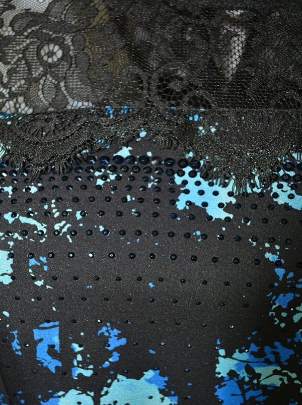 Платье Petite Couture синее с черным принтом гипюром и камнями