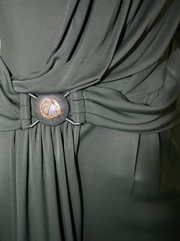 Платье Versace черное с драпировкой и фирменным логотипом