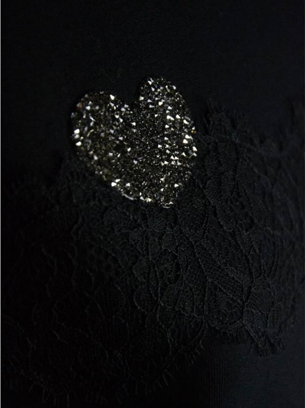 Кофта Petite Couture черная с белыми манжетами гипюром и камнями