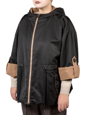 Куртка Peserico черного цвета с бежевыми манжетами